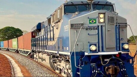 Brasil e China assinam acordo para ferrovia que ligará Atlântico e Pacífico