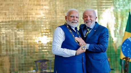 Modi recebe homenagem de Lula e propõe parceria de US$ 20 bilhões entre Brasil e Índia