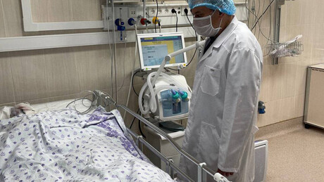 Morre menino de 5 anos que protegeu sua mãe no ataque ucraniano à praia russa