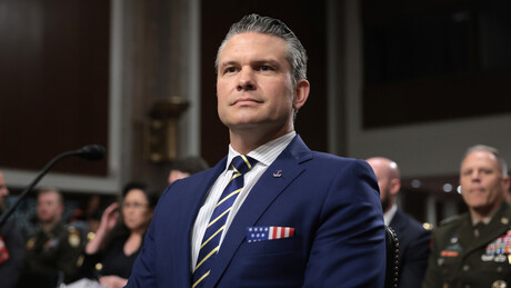 Secretário de Defesa dos EUA supostamente interrompeu remessas de armas americanas à Ucrânia sem avisar Trump