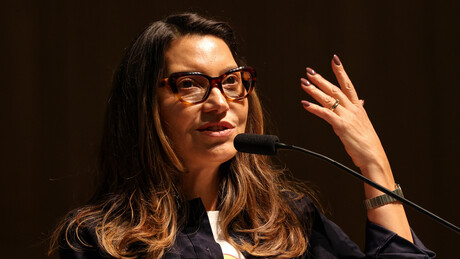 Janja emite nota sobre uso do termo 'vira-latas': 'traem os interesses e a soberania do Brasil'