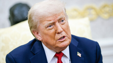 Trump ameaça impor tarifas secundárias de 100% contra países que negociam com a Rússia