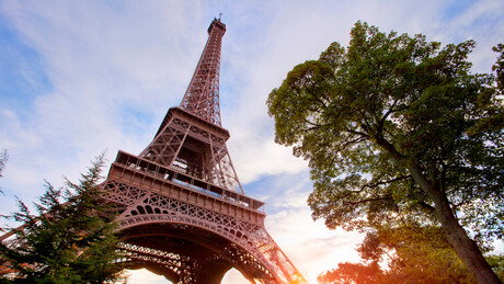 França aumentará impostos para ricos buscando reduzir déficit orçamentário