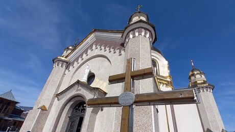 Igreja da comunidade húngara no oeste da Ucrânia é incendiada e Budapeste reage