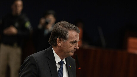 Bolsonaro é alvo de mandado de busca e apreensão pela PF