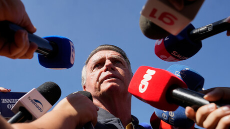 Restrição domiciliar de Bolsonaro repercute no exterior