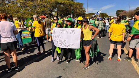 Tornozeleira de Bolsonaro desencadeia protestos pró-Trump em capitais do país
