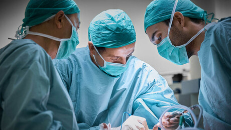 Cientistas 'ressuscitam' corações em mesa de cirurgia e salvam vida de bebê