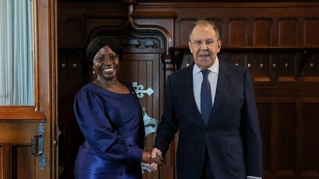 Chanceler de Moçambique revela que chama Sergey Lavrov de 'irmão mais velho'