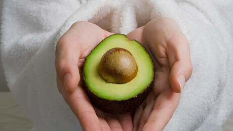 Abacate antes de dormir? Estudo revela efeito inesperado em pessoas com pré-diabetes