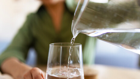 Água não é a bebida que mais hidrata, revela estudo