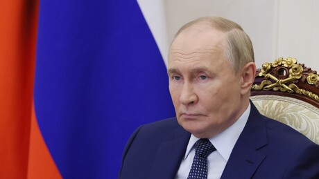 Putin inaugura novo submarino nuclear e promete reforço à defesa marítima da Rússia