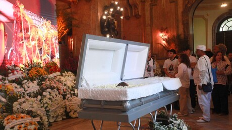 Multidão se despede de Preta Gil em velório no Theatro Municipal do Rio