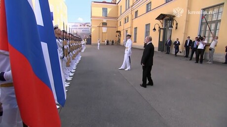 VÍDEO: Putin supervisiona exercícios em larga escala da Marinha russa