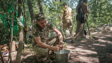 'Tomavam urina com café e açúcar': brasileiros relatam condições extremas no front ucraniano