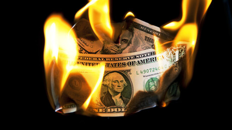 Assessor de Putin detalha qual é a 'maior ameaça' para o dólar