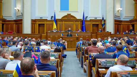 Após pressões, parlamento ucraniano reverte decisão e restaura poderes às agências anticorrupção