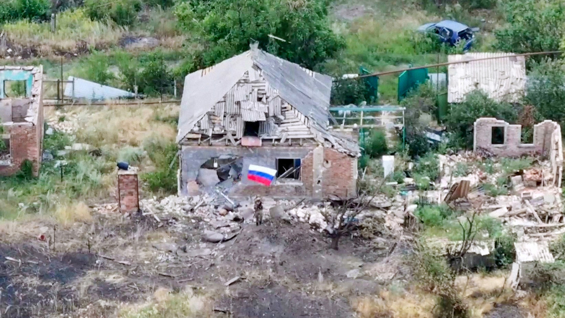 'Nossas tropas estão avançando por toda a linha de frente', diz Putin