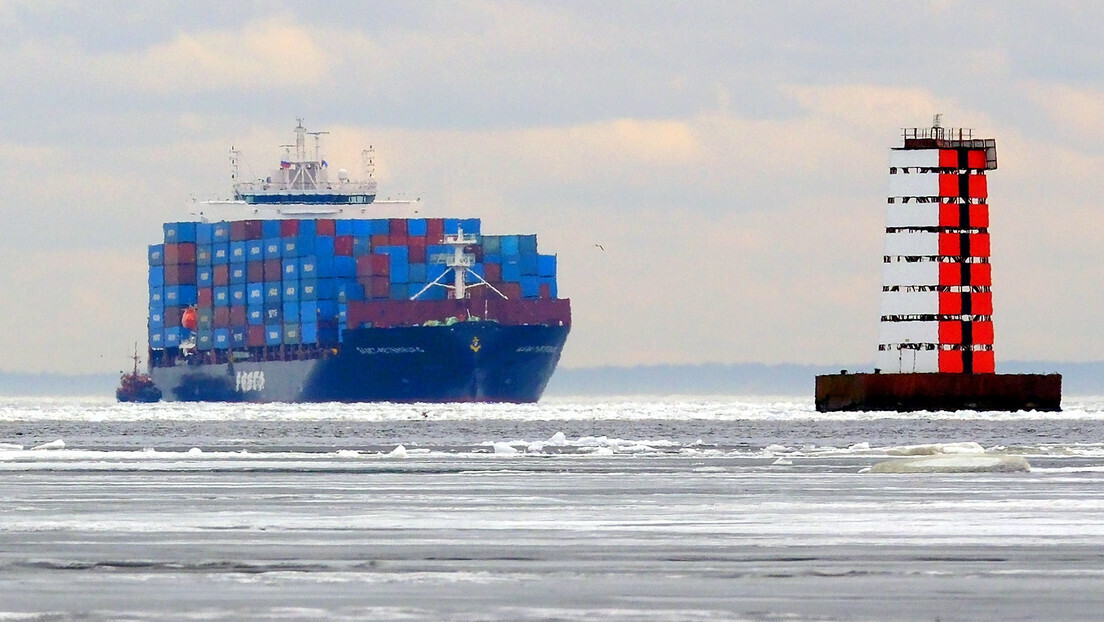 EUA mantêm comércio bilionário com a Rússia mesmo com sanções e críticas à Índia