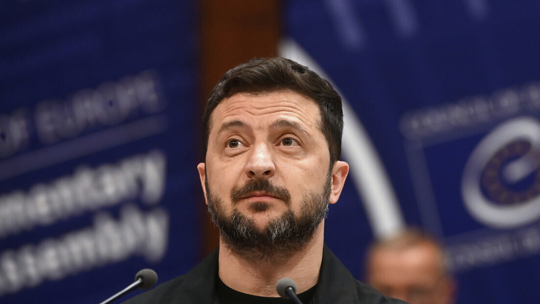 Zelensky está disposto a ceder territórios, mas segue exigindo adesão à OTAN - imprensa britânica