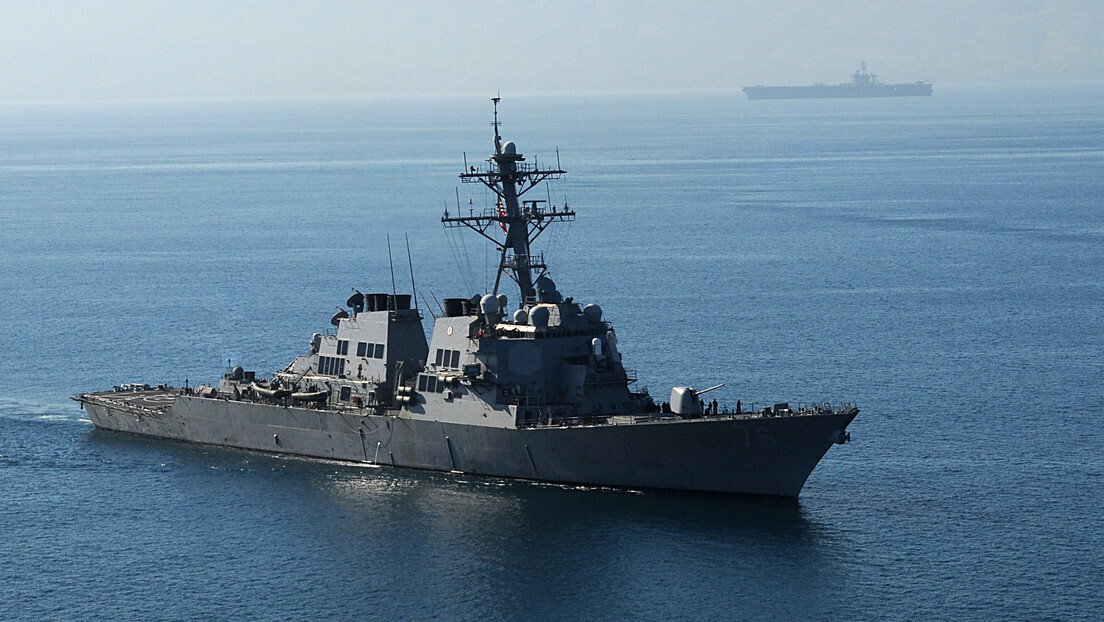 China expulsa navio de guerra dos EUA de águas territoriais disputadas com as Filipinas