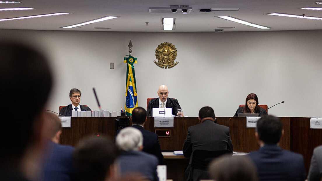 Moraes solicita a Zanin que marque julgamento de Bolsonaro e mais sete réus