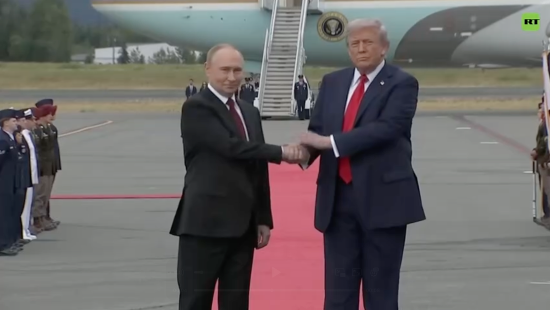 Putin chega aos Estados Unidos para reunião histórica com Trump