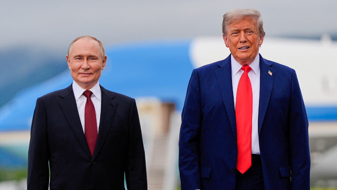 FOTOS: Encontro histórico entre Putin e Trump