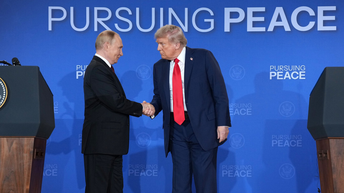 Trump acusa mídia dos EUA de distorcer cúpula com Putin no Alasca: 'Notícias falsas'