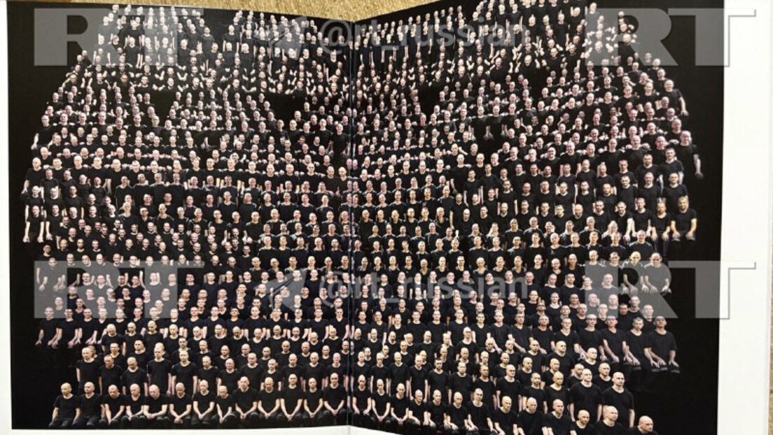 FOTOS: Putin entregou a Trump livro com lista de mil prisioneiros de guerra abandonados por Kiev