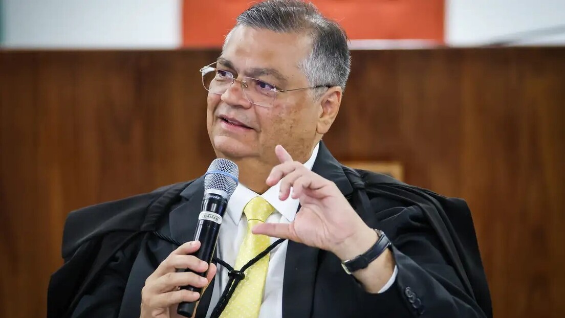 Dino barra efeitos imediatos de decisões estrangeiras no Brasil