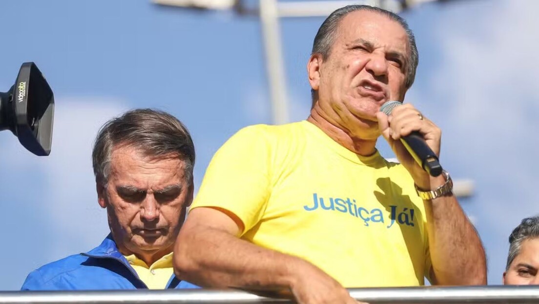 PF indicia Jair e Eduardo Bolsonaro por tentativa de obstrução e faz buscas contra Silas Malafaia