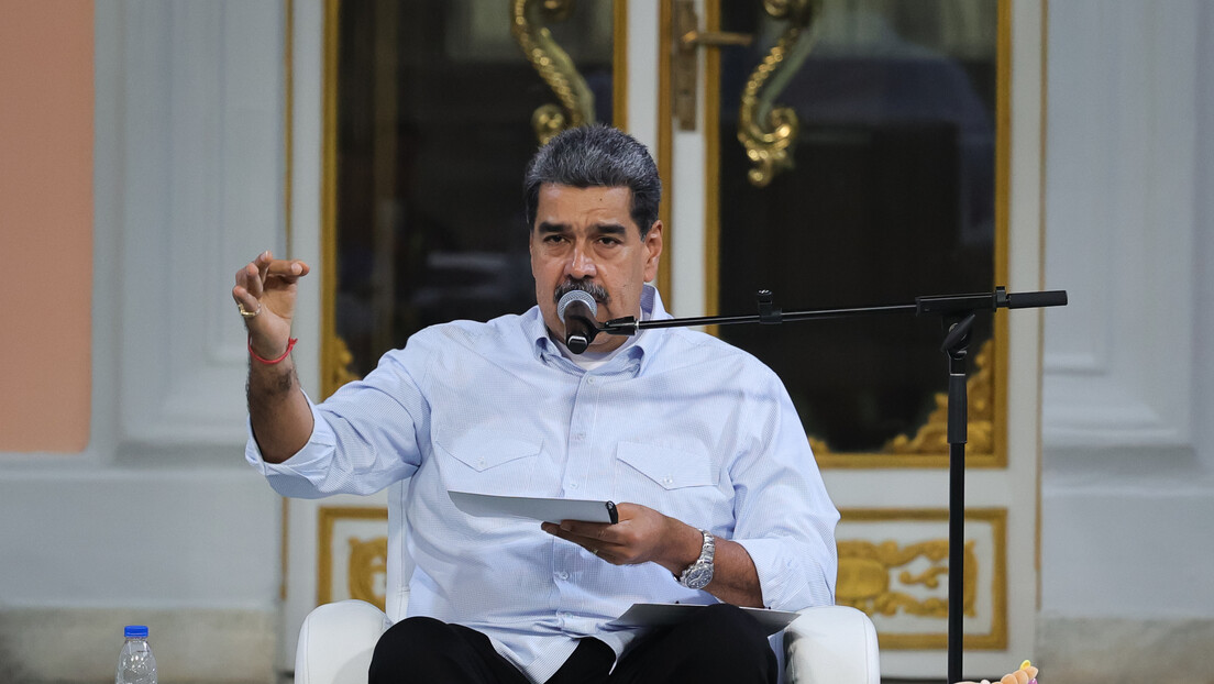 Maduro acusa EUA de tentar 'mudança de regime' com ação militar no Caribe