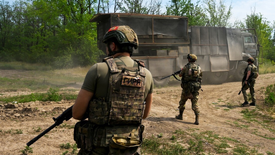 Tropas russas libertam duas localidades em Donbass em um dia