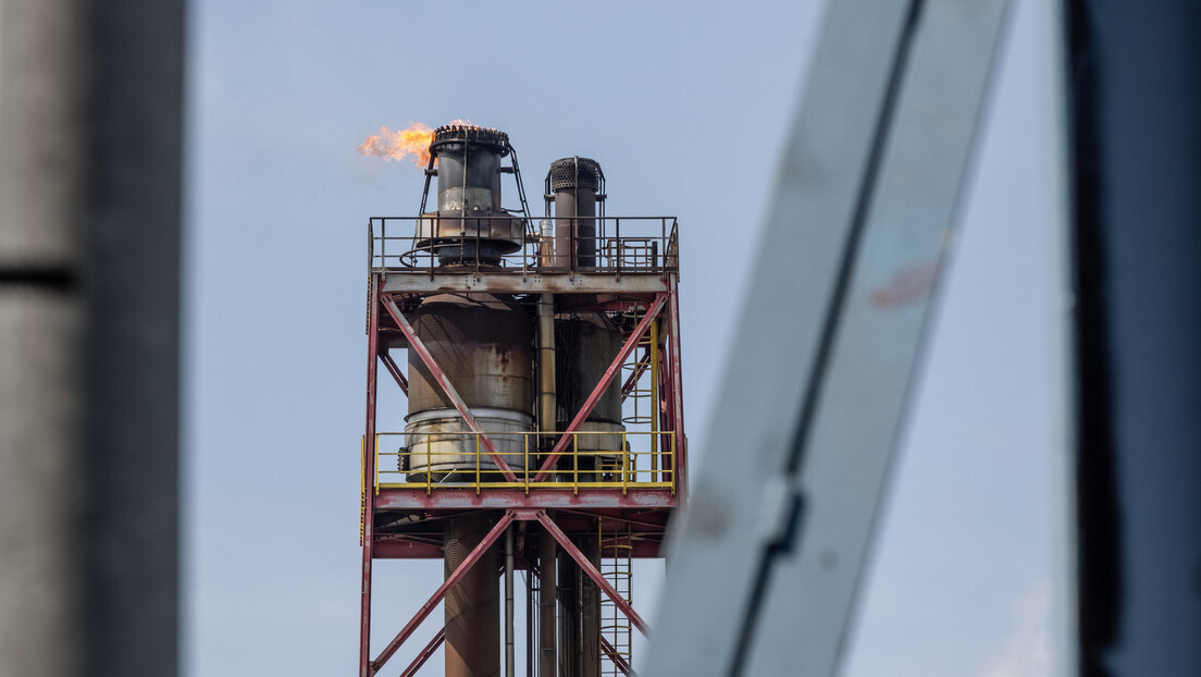 Regime de Kiev pressiona Hungria a abandonar petróleo russo após ataques