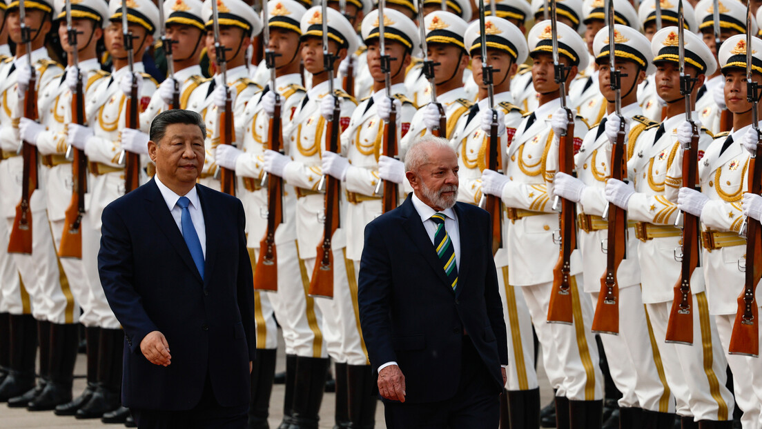 China propõe fortalecer laços com o Brasil para 'resistir ao unilateralismo' e à intimidação