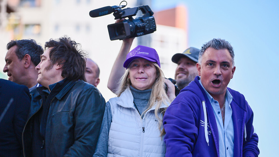 VÍDEO: Karina Milei foge de evento de campanha de em meio a protestos da população