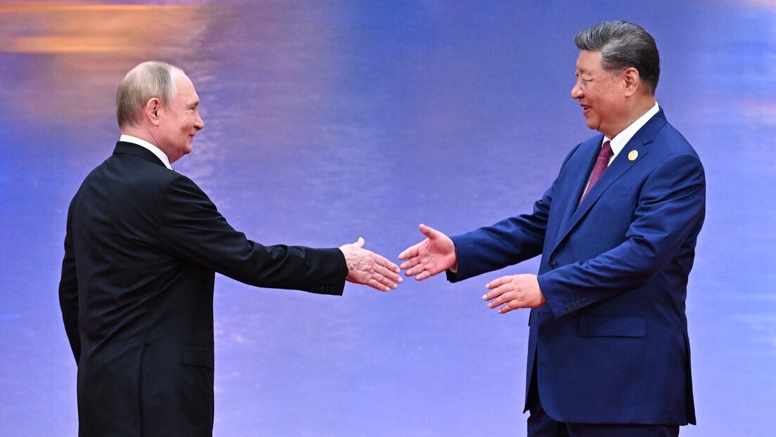 VÍDEO: Putin e Xi Jinping se cumprimentam na cúpula da OCX