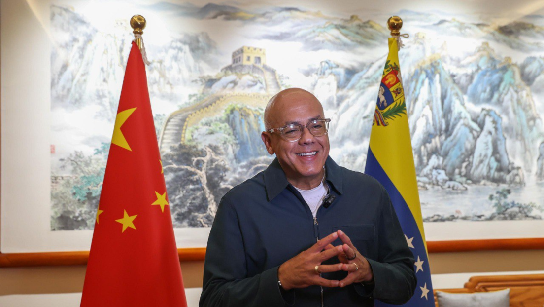 Presidente da Assembleia Nacional da Venezuela chega à China em meio às ameaças dos EUA