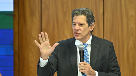 Haddad nega que tarifas de Trump farão país 'cair no colo' da China: 'o Brasil é grande demais'