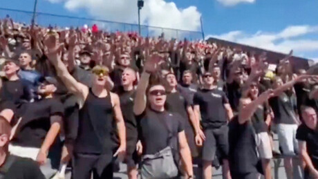 Torcida faz gestos e entoa cânticos nazistas durante partida de futebol na Ucrânia