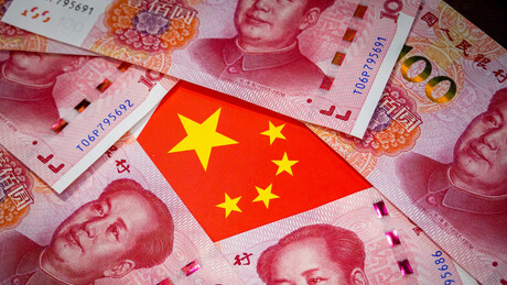 Entenda como a China busca internacionalizar o yuan diante de um dólar instável