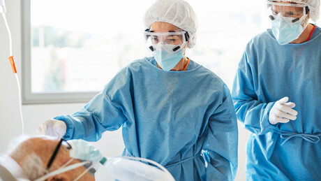 Robert Kennedy Jr. suspende financiamento de vacinas com RNA mensageiro