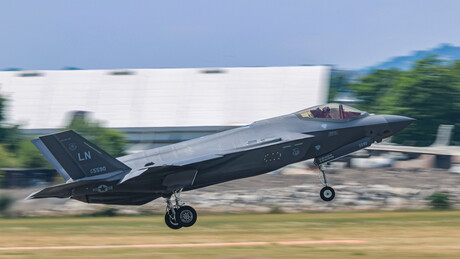 Espanha congela compra de caças dos EUA e investe em equipamentos europeus