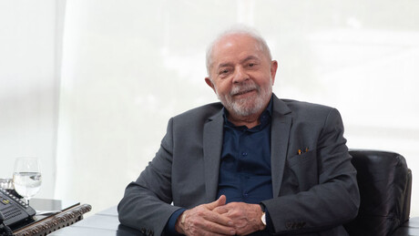 Lula planeja elaborar uma resposta conjunta dos BRICS às tarifas impostas por Trump