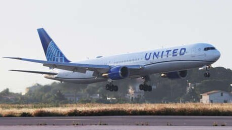 United Airlines suspende voos nos EUA