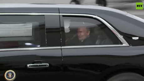 VÍDEO: Putin e Trump partem no mesmo carro para cúpula no Alasca