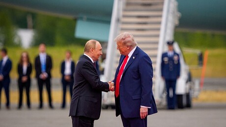 Putin revela o que disse a Trump ao ser recebido no aeroporto de Anchorage