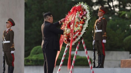 FOTOS: Kim Jong-un presta homenagem aos soldados soviéticos
