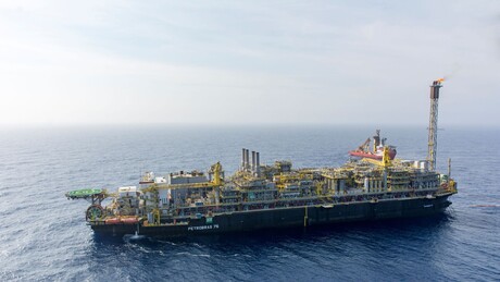 Petrobras confirma produção recorde de 900 mil barris de petróleo por dia no campo de Búzios